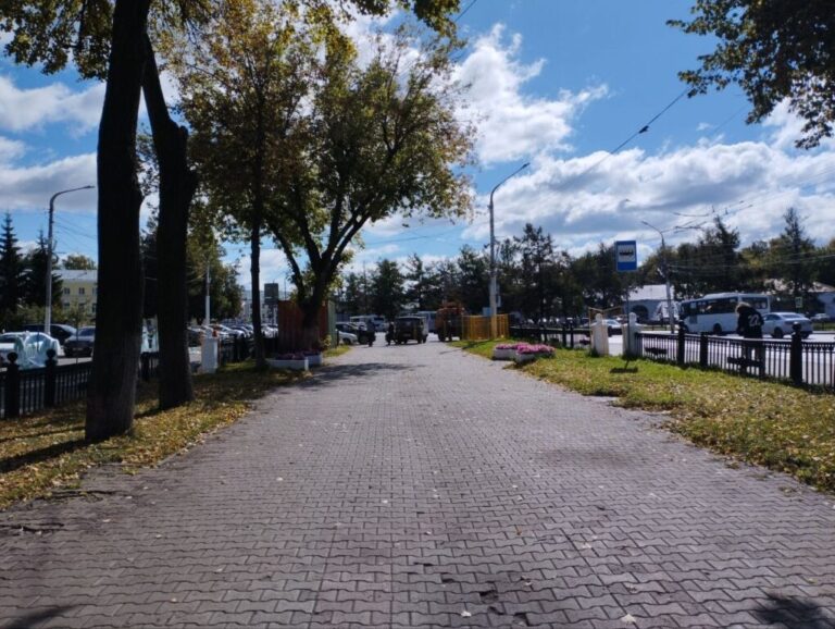 Подрядчик начал ремонт Ботниковского сквера